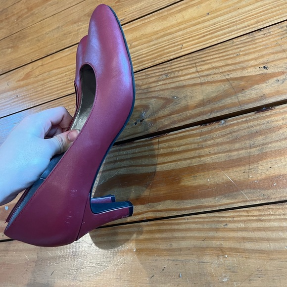 (388) ARRAY RED HEELS - Picture 8 of 9